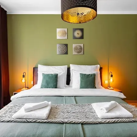 Zwirn Comfort With Balcony Apartment *