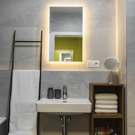 Zwirn Comfort With Balcony